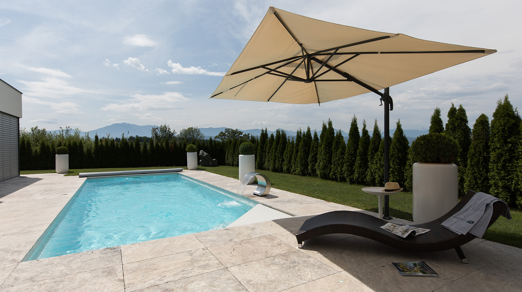 Avalos-Pool - individuelle Pool Ausstattung, wie Sitz- und Massagezone im Stufenbereich